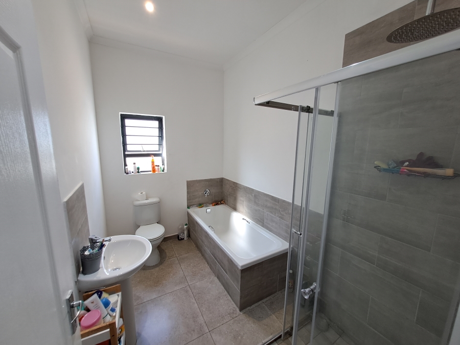 3 Bedroom Property for Sale in Houghton Place Western Cape